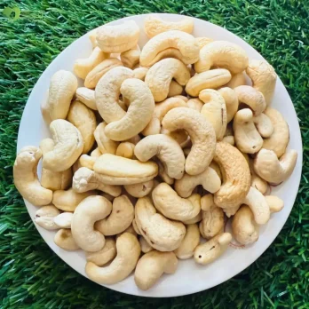 কাজু বাদাম (Cashew Nuts)